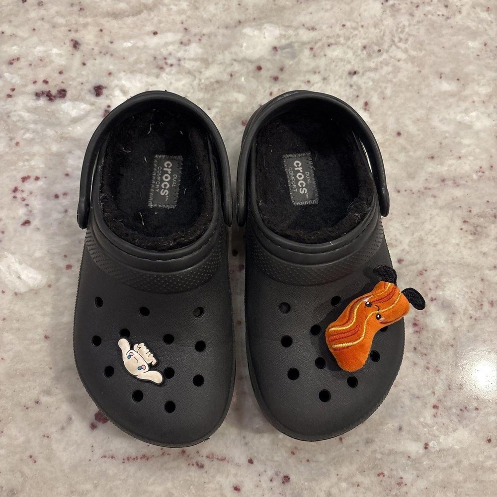 Kids crocs size 12 black with liner